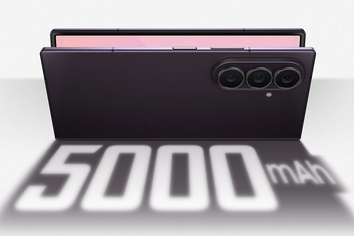 Galaxy Z Fold 8 Ultra standing partly open with its 5,000 mAh battery capacity projected as a shadow beneath it