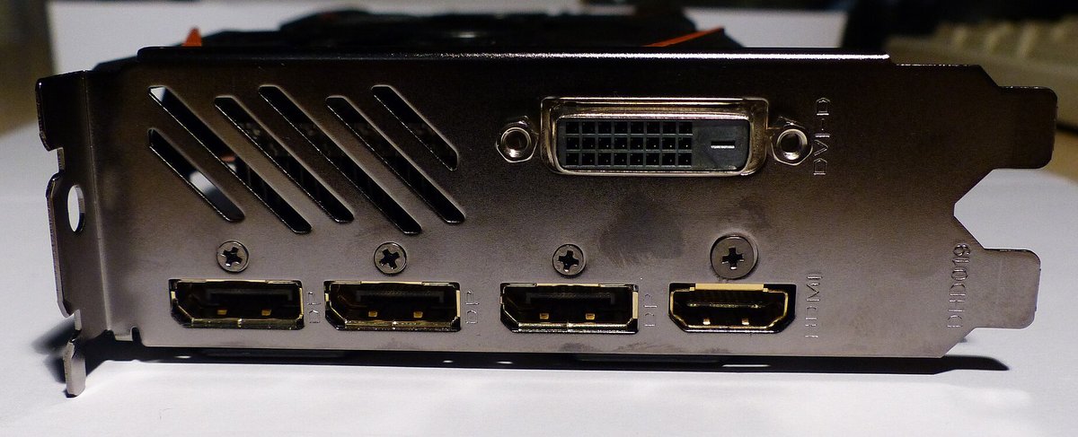 hdmi vs displayport